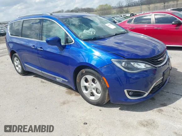 ✅ 2019 Chrysler Pacifica Hybrid Touring L • VIN: 2C4RC1L74KR500085 • Лот: 44868165. Опубликован ранее на IAAI с пробегом 130 000 миль. Бесплатный доступ к архиву аукционных продаж из США и подробный отчёт об истории автомобиля на DreamBid. Изображение 1.