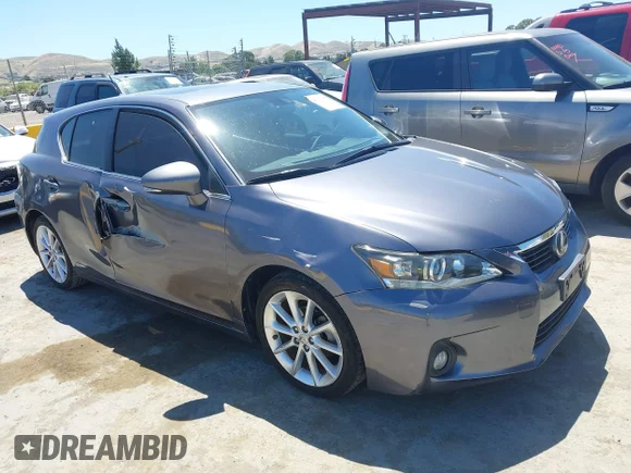 ✅ 2013 Lexus CT 200h • VIN: JTHKD5BH1D2125904 • Лот: 45111085. Опубликован ранее на IAAI с пробегом 124 382 миль. Бесплатный доступ к архиву аукционных продаж из США и подробный отчёт об истории автомобиля на DreamBid. Изображение 1.