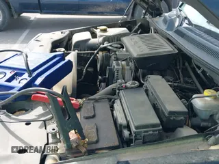 ✅ 2006 Jeep Commander • VIN: 1J8HG48K76C238097 • Lot: 42721101. Wystawiony na IAAI z przebiegiem 189 698 mil. Bezpłatny archiwum sprzedaży aukcyjnych z USA i szczegółowy raport historii pojazdu na DreamBid. Zdjęcie 15.