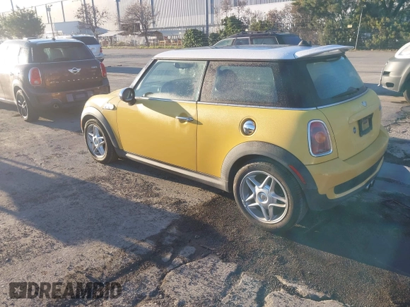 ✅ 2009 MINI Hardtop S • VIN: WMWMF73549TW83703 • Lot: 44137986. Wystawiony na IAAI z przebiegiem 58 517 mil. Bezpłatny archiwum sprzedaży aukcyjnych z USA i szczegółowy raport historii pojazdu na DreamBid. Zdjęcie 3.