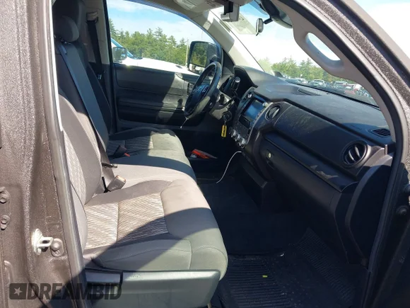 ✅ 2020 Toyota Tundra SR • VIN: 5TFCY5F12LX025691 • Lot: 43091444. Wystawiony na IAAI z przebiegiem 137 784 mil. Bezpłatny archiwum sprzedaży aukcyjnych z USA i szczegółowy raport historii pojazdu na DreamBid. Zdjęcie 5.