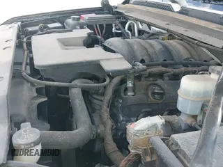 ✅ 2017 Chevrolet Suburban LS • VIN: 1GNSCGKC1HR255867 • Lot: 42743684. Wystawiony na IAAI z przebiegiem 121 355 mil. Bezpłatny archiwum sprzedaży aukcyjnych z USA i szczegółowy raport historii pojazdu na DreamBid. Zdjęcie 18.