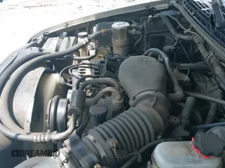 ✅ 1999 Chevrolet Blazer LS • VIN: 1GNCS13WXX2190277 • Lot: 42221860. Listed on IAAI with 298,876 mi. Free auction sales archive from the USA and detailed vehicle history report at DreamBid. Image 12.