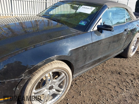 ✅ 2014 Ford Mustang Premium • VIN: 1ZVBP8EM8E5208388 • Lot: 44684639. Wystawiony na IAAI z przebiegiem 104 149 mil. Bezpłatny archiwum sprzedaży aukcyjnych z USA i szczegółowy raport historii pojazdu na DreamBid. Zdjęcie 6.