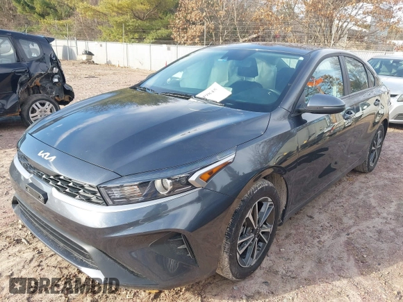 ✅ 2024 Kia Forte LXS • VIN: 3KPF24AD8RE840402 • Lot: 44549845. Wystawiony na IAAI z przebiegiem 18 452 mil. Bezpłatny archiwum sprzedaży aukcyjnych z USA i szczegółowy raport historii pojazdu na DreamBid. Zdjęcie 2.