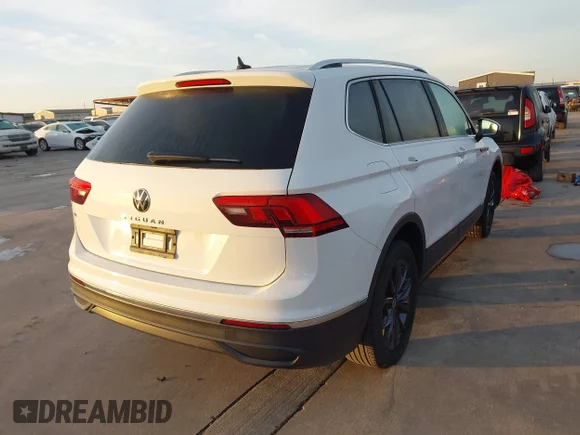 ✅ 2022 Volkswagen Tiguan SE • VIN: 3VV3B7AX3NM085207 • Lot: 43814184. Wystawiony na IAAI z przebiegiem 39 329 mil. Bezpłatny archiwum sprzedaży aukcyjnych z USA i szczegółowy raport historii pojazdu na DreamBid. Zdjęcie 4.