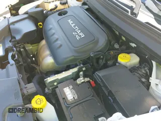 ✅ 2017 Jeep Cherokee Latitude • VIN: 1C4PJLCB3HW669544 • Lot: 43164815. Wystawiony na IAAI z przebiegiem 148 657 mil. Bezpłatny archiwum sprzedaży aukcyjnych z USA i szczegółowy raport historii pojazdu na DreamBid. Zdjęcie 19.