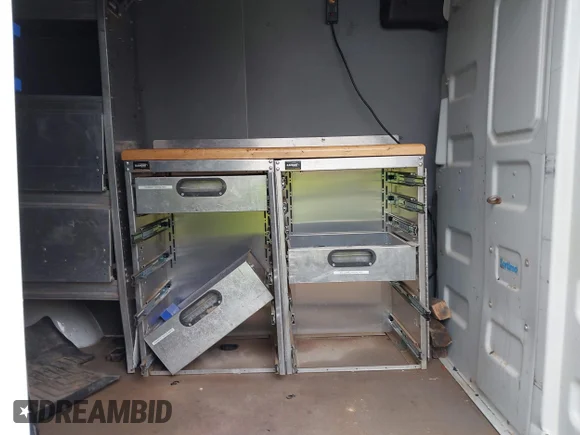✅ 2019 Mercedes-Benz Sprinter Cargo • VIN: WD4PF0CD5KP024984 • Лот: 44980392. Опубліковано раніше на IAAI з пробігом 129 152 миль. Безкоштовний доступ до архіву аукціонних продажів зі США та докладний звіт про історію автомобіля на DreamBid. Зображення 8.