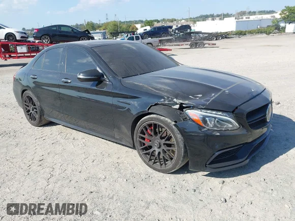 ✅ 2018 Mercedes-Benz C 63 S AMG • VIN: 55SWF8HB3JU263386 • Lot: 43277126. Wystawiony na IAAI z przebiegiem 125 088 mil. Bezpłatny archiwum sprzedaży aukcyjnych z USA i szczegółowy raport historii pojazdu na DreamBid. Zdjęcie 1.