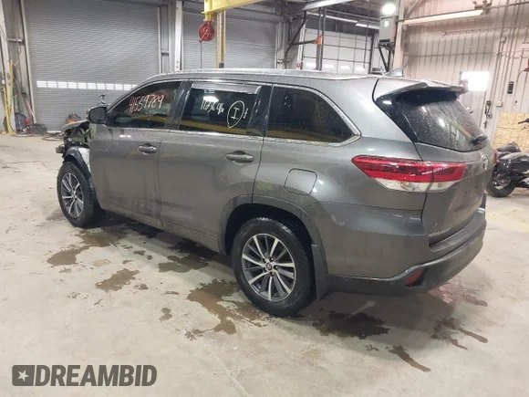 ✅ 2017 Toyota Highlander XLE • VIN: 5TDJZRFH9HS408548 • Lot: 41751972. Wystawiony na IAAI z przebiegiem 112 641 mil. Bezpłatny archiwum sprzedaży aukcyjnych z USA i szczegółowy raport historii pojazdu na DreamBid. Zdjęcie 3.