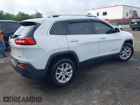 ✅ 2015 Jeep Cherokee Latitude • VIN: 1C4PJMCS4FW709407 • Lot: 45426946. Listed on IAAI with 83,216 mi. Free auction sales archive from the USA and detailed vehicle history report at DreamBid. Image 4.