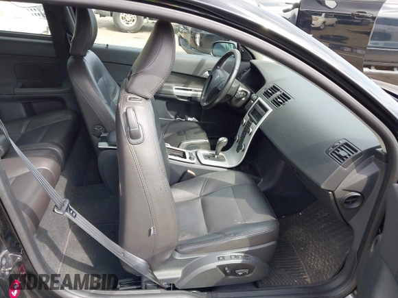 ✅ 2013 Volvo C30 T5 • VIN: YV1672MK4D2308774 • Лот: 42005076. Опубліковано раніше на IAAI з пробігом 91 921 миль. Безкоштовний доступ до архіву аукціонних продажів зі США та докладний звіт про історію автомобіля на DreamBid. Зображення 5.