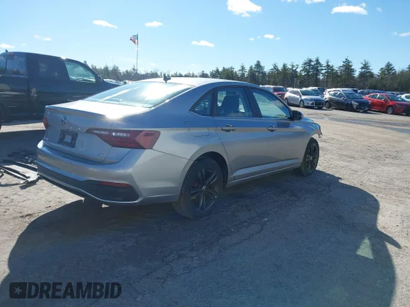 ✅ 2023 Volkswagen Jetta SE • VIN: 3VW7M7BU1PM057372 • Lot: 44603746. Wystawiony na IAAI z przebiegiem 124 454 mil. Bezpłatny archiwum sprzedaży aukcyjnych z USA i szczegółowy raport historii pojazdu na DreamBid. Zdjęcie 4.