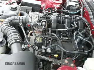 ✅ 2005 Ford Mustang Deluxe • VIN: 1ZVHT84N955258152 • Lot: 43549259. Wystawiony na IAAI z przebiegiem 95 488 mil. Bezpłatny archiwum sprzedaży aukcyjnych z USA i szczegółowy raport historii pojazdu na DreamBid. Zdjęcie 19.