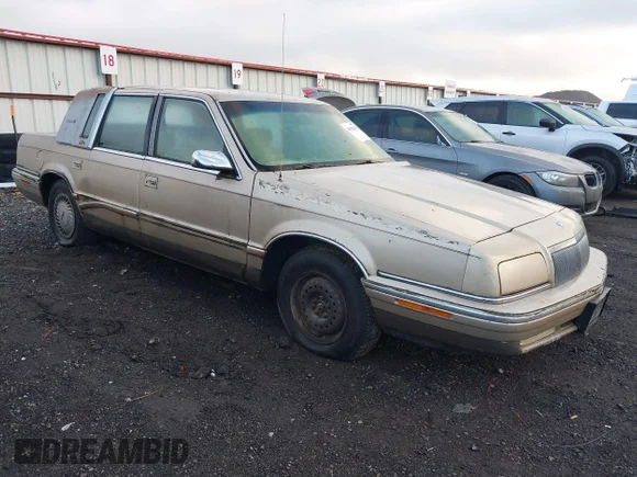 ✅ 1993 Chrysler New Yorker • VIN: 1C3XV66R9PD212377 • Lot: 43628246. Wystawiony na IAAI z przebiegiem 266 214 mil. Bezpłatny archiwum sprzedaży aukcyjnych z USA i szczegółowy raport historii pojazdu na DreamBid. Zdjęcie 1.