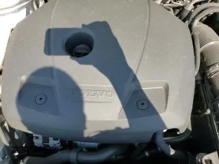 ✅ 2021 Volvo XC60 Momentum • VIN: YV4102DK9M1863047 • Lot: 61468365. Listed on Copart with 36,555 mi. Free auction sales archive from the USA and detailed vehicle history report at DreamBid. Image 14.