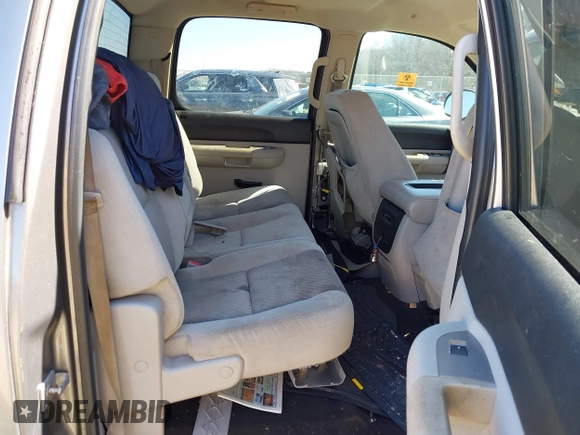 ✅ 2007 Chevrolet Silverado 1500 2LT • VIN: 2GCEC13J371524331 • Lot: 41706398. Wystawiony na IAAI z przebiegiem 258 563 mil. Bezpłatny archiwum sprzedaży aukcyjnych z USA i szczegółowy raport historii pojazdu na DreamBid. Zdjęcie 8.