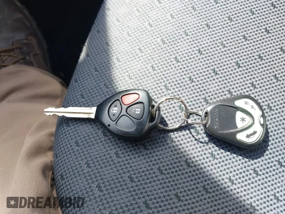 ✅ 2010 Toyota Yaris • VIN: JTDKT4K38A5296338 • Lot: 44799787. Wystawiony na IAAI z przebiegiem 86 568 mil. Bezpłatny archiwum sprzedaży aukcyjnych z USA i szczegółowy raport historii pojazdu na DreamBid. Zdjęcie 11.