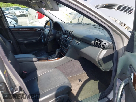 ✅ 2003 Mercedes-Benz C 240 • VIN: WDBRF81J23F399151 • Lot: 42148929. Wystawiony na IAAI z przebiegiem Nie podano. Bezpłatny archiwum sprzedaży aukcyjnych z USA i szczegółowy raport historii pojazdu na DreamBid. Zdjęcie 5.