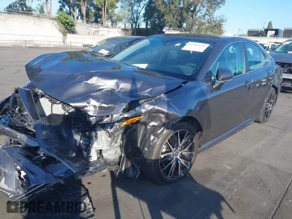 ✅ 2024 Toyota Camry SE • VIN: 4T1G11AK0RU231192 • Lot: 44385129. Wystawiony na IAAI z przebiegiem 14 997 mil. Bezpłatny archiwum sprzedaży aukcyjnych z USA i szczegółowy raport historii pojazdu na DreamBid. Zdjęcie 2.