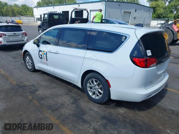 ✅ 2022 Chrysler Voyager LX • VIN: 2C4RC1CG7NR166445 • Lot: 43096120. Wystawiony na IAAI z przebiegiem 35 457 mil. Bezpłatny archiwum sprzedaży aukcyjnych z USA i szczegółowy raport historii pojazdu na DreamBid. Zdjęcie 3.