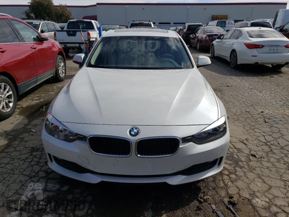 ✅ 2015 BMW 3 Series 328i • VIN: WBA3A5C51FF610961 • Лот: 44167003. Опубликован ранее на Copart с пробегом 53 769 миль. Бесплатный доступ к архиву аукционных продаж из США и подробный отчёт об истории автомобиля на DreamBid. Изображение 5.