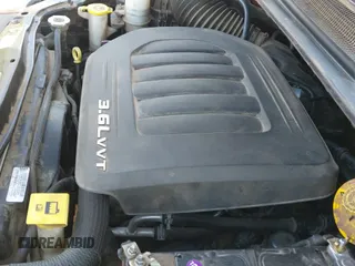 ✅ 2016 Chrysler Town & Country Touring L Anniversary Edition • VIN: 2C4RC1CG6GR174653 • Лот: 43148963. Опубликован ранее на IAAI с пробегом 186 141 миль. Бесплатный доступ к архиву аукционных продаж из США и подробный отчёт об истории автомобиля на DreamBid. Изображение 19.