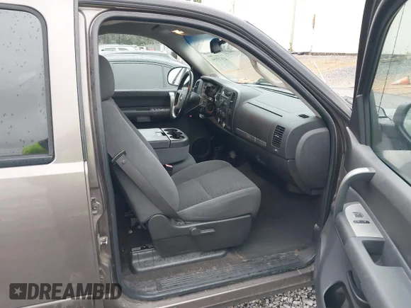 ✅ 2008 Chevrolet Silverado 1500 1LT • VIN: 2GCEC13C081254364 • Lot: 43873551. Wystawiony na IAAI z przebiegiem 286 274 mil. Bezpłatny archiwum sprzedaży aukcyjnych z USA i szczegółowy raport historii pojazdu na DreamBid. Zdjęcie 5.