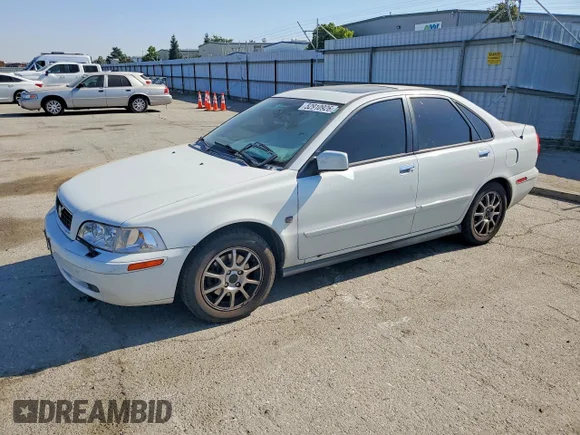 ✅ 2003 Volvo S40 • VIN: YV1VS27543F979949 • Lot: 52910926. Wystawiony na Copart z przebiegiem 157 251 mil. Bezpłatny archiwum sprzedaży aukcyjnych z USA i szczegółowy raport historii pojazdu na DreamBid. Zdjęcie 1.