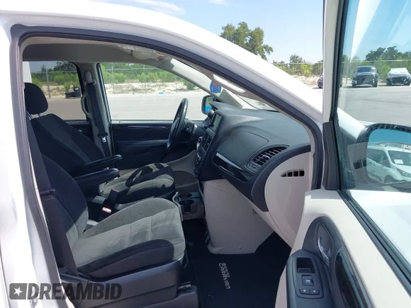 ✅ 2017 Dodge Grand Caravan SE • VIN: 2C4RDGBG1HR772801 • Lot: 45176986. Wystawiony na IAAI z przebiegiem 71 810 mil. Bezpłatny archiwum sprzedaży aukcyjnych z USA i szczegółowy raport historii pojazdu na DreamBid. Zdjęcie 5.