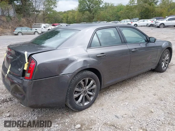 ✅ 2014 Chrysler 300 S • VIN: 2C3CCAGT3EH340647 • Лот: 43141587. Опубліковано раніше на IAAI з пробігом 101 607 миль. Безкоштовний доступ до архіву аукціонних продажів зі США та докладний звіт про історію автомобіля на DreamBid. Зображення 4.