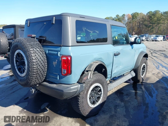 ✅ 2023 Ford Bronco • VIN: 1FMDE5CH3PLB49797 • Lot: 43686388. Wystawiony na IAAI z przebiegiem 28 538 mil. Bezpłatny archiwum sprzedaży aukcyjnych z USA i szczegółowy raport historii pojazdu na DreamBid. Zdjęcie 4.