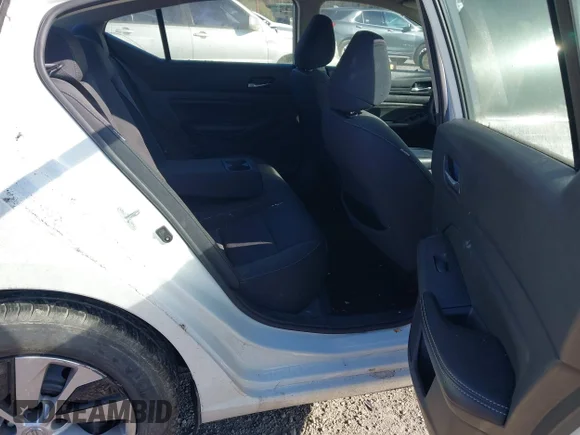 ✅ 2019 Nissan Altima S • VIN: 1N4BL4BV1KC196926 • Lot: 44146519. Wystawiony na IAAI z przebiegiem 139 810 mil. Bezpłatny archiwum sprzedaży aukcyjnych z USA i szczegółowy raport historii pojazdu na DreamBid. Zdjęcie 8.