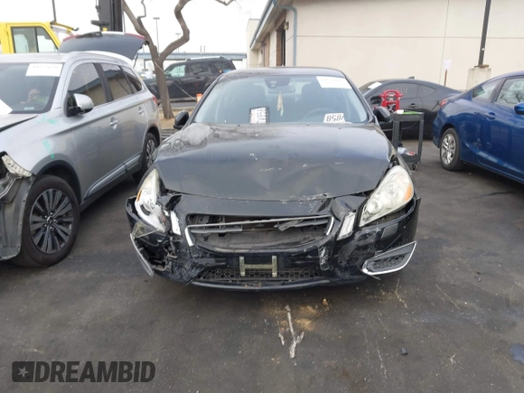 ✅ 2013 Volvo S60 T5 Premier • VIN: YV1612FS8D2233186 • Lot: 44551605. Wystawiony na IAAI z przebiegiem 128 165 mil. Bezpłatny archiwum sprzedaży aukcyjnych z USA i szczegółowy raport historii pojazdu na DreamBid. Zdjęcie 6.