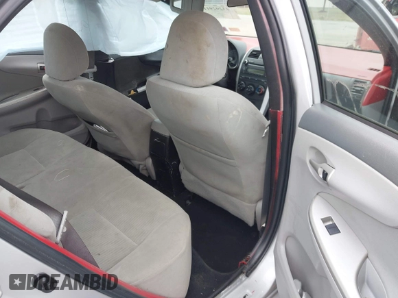 ✅ 2010 Toyota Corolla LE • VIN: 2T1BU4EE2AC240991 • Lot: 44358865. Wystawiony na IAAI z przebiegiem Nie podano. Bezpłatny archiwum sprzedaży aukcyjnych z USA i szczegółowy raport historii pojazdu na DreamBid. Zdjęcie 8.