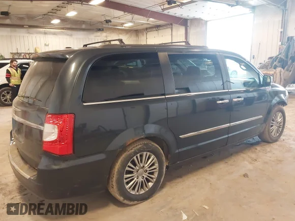 ✅ 2014 Chrysler Town & Country Touring L • VIN: 2C4RC1CG2ER108730 • Лот: 44841047. Опубліковано раніше на IAAI з пробігом 223 504 миль. Безкоштовний доступ до архіву аукціонних продажів зі США та докладний звіт про історію автомобіля на DreamBid. Зображення 4.