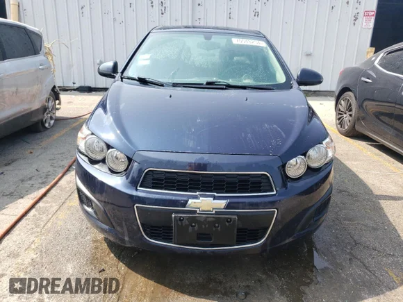 ✅ 2016 Chevrolet Sonic LT • VIN: 1G1JC5SH3G4180758 • Lot: 70048234. Wystawiony na Copart z przebiegiem 116 657 mil. Bezpłatny archiwum sprzedaży aukcyjnych z USA i szczegółowy raport historii pojazdu na DreamBid. Zdjęcie 5.