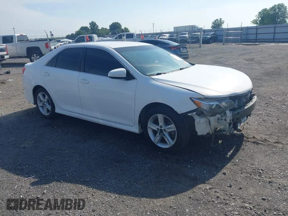 ✅ 2013 Toyota Camry SE • VIN: 4T1BF1FK8DU662361 • Lot: 45260116. Wystawiony na IAAI z przebiegiem 232 542 mil. Bezpłatny archiwum sprzedaży aukcyjnych z USA i szczegółowy raport historii pojazdu na DreamBid. Zdjęcie 1.
