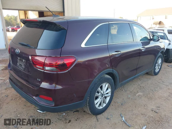 ✅ 2020 Kia Sorento LX • VIN: 5XYPG4A59LG614295 • Lot: 43745575. Wystawiony na IAAI z przebiegiem 111 910 mil. Bezpłatny archiwum sprzedaży aukcyjnych z USA i szczegółowy raport historii pojazdu na DreamBid. Zdjęcie 4.