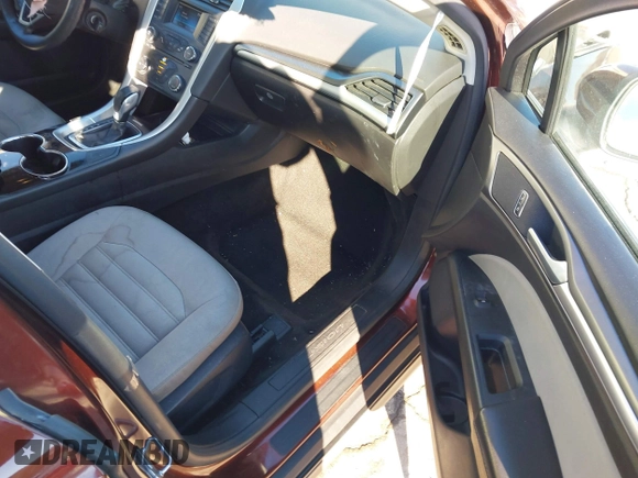 ✅ 2015 Ford Fusion S • VIN: 3FA6P0G71FR117478 • Lot: 44330134. Wystawiony na IAAI z przebiegiem 214 581 mil. Bezpłatny archiwum sprzedaży aukcyjnych z USA i szczegółowy raport historii pojazdu na DreamBid. Zdjęcie 5.