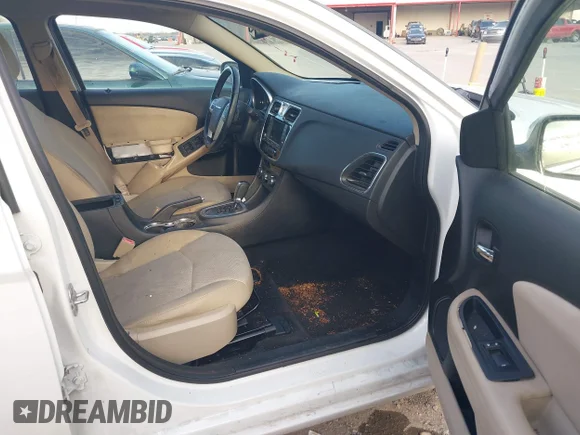 ✅ 2011 Chrysler 200 Touring • VIN: 1C3BC1FB8BN613394 • Lot: 41429564. Wystawiony na IAAI z przebiegiem 191 127 mil. Bezpłatny archiwum sprzedaży aukcyjnych z USA i szczegółowy raport historii pojazdu na DreamBid. Zdjęcie 5.