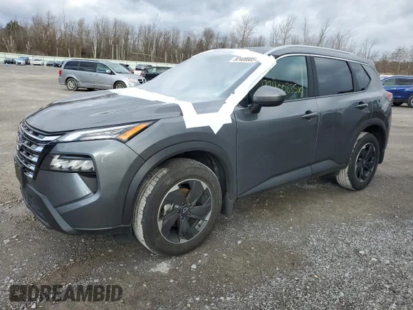 ✅ 2025 Nissan Rogue Rock Creek • VIN: 5N1BT3BB3SC838830 • Лот: 92400885. Опубликован ранее на Copart с пробегом 7 054 миль. Бесплатный доступ к архиву аукционных продаж из США и подробный отчёт об истории автомобиля на DreamBid. Изображение 1.