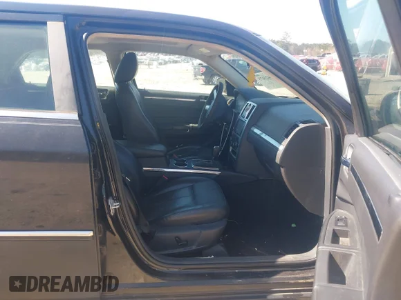 ✅ 2009 Chrysler 300 Touring • VIN: 2C3KA53V89H627990 • Лот: 44423475. Опубліковано раніше на IAAI з пробігом 135 303 миль. Безкоштовний доступ до архіву аукціонних продажів зі США та докладний звіт про історію автомобіля на DreamBid. Зображення 5.