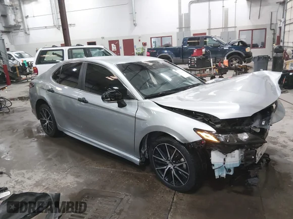 ✅ 2022 Toyota Camry SE • VIN: 4T1G11AK8NU692179 • Лот: 45115666. Опубликован ранее на IAAI с пробегом Не указан. Бесплатный доступ к архиву аукционных продаж из США и подробный отчёт об истории автомобиля на DreamBid. Изображение 1.