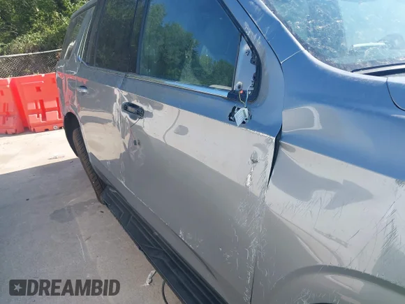 ✅ 2023 Chevrolet Tahoe Commercial • VIN: 1GNSKLED4PR154126 • Lot: 45522189. Wystawiony na IAAI z przebiegiem 45 428 mil. Bezpłatny archiwum sprzedaży aukcyjnych z USA i szczegółowy raport historii pojazdu na DreamBid. Zdjęcie 6.