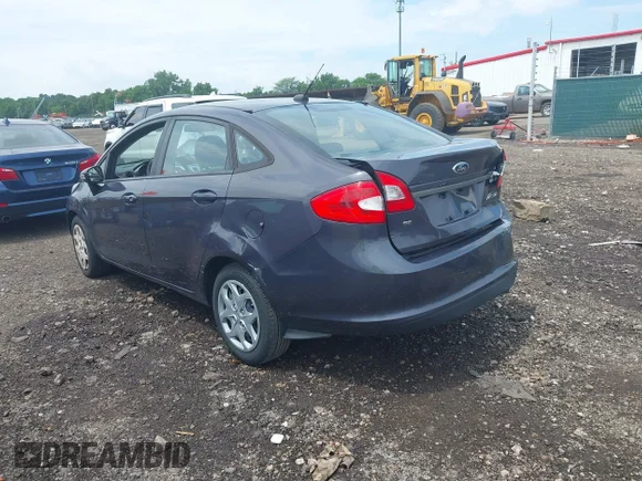 ✅ 2013 Ford Fiesta SE • VIN: 3FADP4BJ8DM213507 • Lot: 45332236. Wystawiony na IAAI z przebiegiem 149 635 mil. Bezpłatny archiwum sprzedaży aukcyjnych z USA i szczegółowy raport historii pojazdu na DreamBid. Zdjęcie 3.