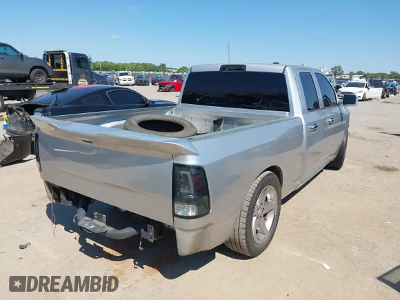 ✅ 2009 Dodge 1500 SLT • VIN: 1D3HB18P19S773492 • Лот: 43135405. Опубліковано раніше на IAAI з пробігом 207 296 миль. Безкоштовний доступ до архіву аукціонних продажів зі США та докладний звіт про історію автомобіля на DreamBid. Зображення 4.