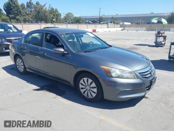 ✅ 2011 Honda Accord LX • VIN: 1HGCP2F33BA080396 • Lot: 45324037. Wystawiony na IAAI z przebiegiem 178 528 mil. Bezpłatny archiwum sprzedaży aukcyjnych z USA i szczegółowy raport historii pojazdu na DreamBid. Zdjęcie 1.