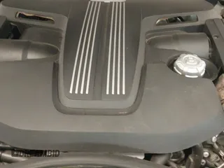 ✅ 2015 Bentley Flying Spur V8 • VIN: SCBET9ZAXFC042716 • Lot: 42621840. Wystawiony na IAAI z przebiegiem 47 299 mil. Bezpłatny archiwum sprzedaży aukcyjnych z USA i szczegółowy raport historii pojazdu na DreamBid. Zdjęcie 21.