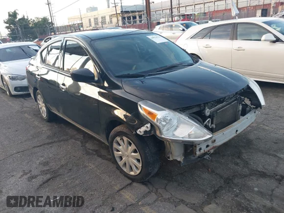 ✅ 2017 Nissan Versa S Plus • VIN: 3N1CN7AP5HL805836 • Lot: 44076533. Wystawiony na IAAI z przebiegiem 225 577 mil. Bezpłatny archiwum sprzedaży aukcyjnych z USA i szczegółowy raport historii pojazdu na DreamBid. Zdjęcie 1.